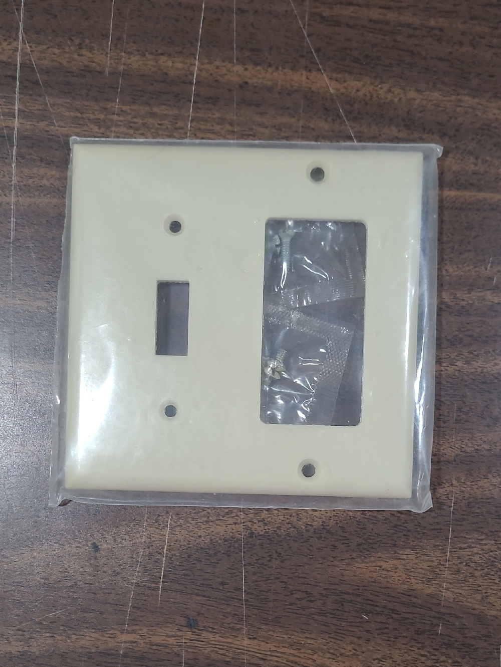 Eagle Ivory GFCI Switch Receptacle Thermoset Single Switch Plate Cover 2153V